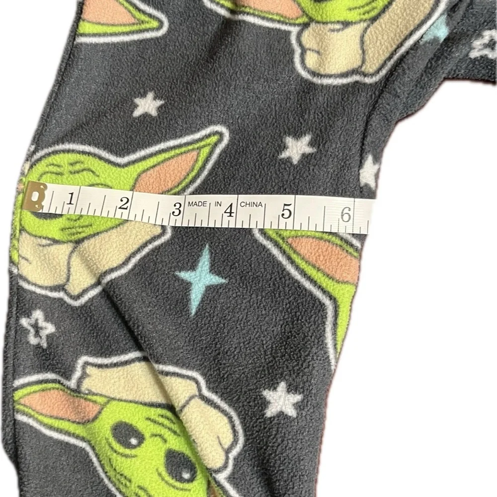 Star Wars Mandalorian Yoda Size 4/5 onesie hood green